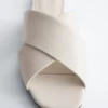 Sandali incrociati