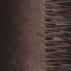 Sciarpa-coperta in lana con frange