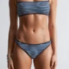 Slip bikini a costine con bordi a contrasto