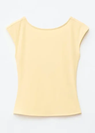 T-shirt aderente con schiena scoperta