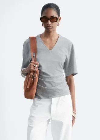 T-shirt con scollo a V arricciato