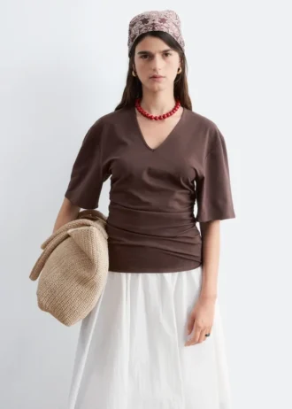 T-shirt con scollo a V arricciato