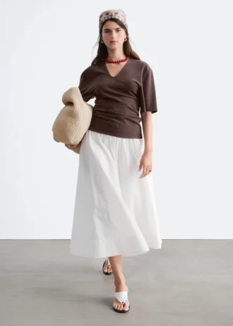 T-shirt con scollo a V arricciato