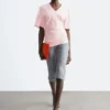 T-shirt con scollo a V arricciato