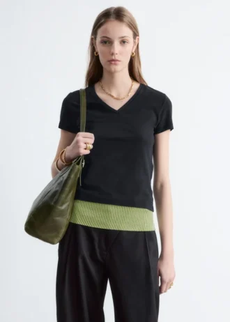 T-shirt in cotone con scollo a V