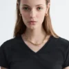 T-shirt in cotone con scollo a V