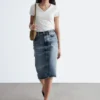 T-shirt in cotone con scollo a V