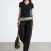 T-shirt in cotone con scollo a V