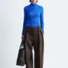 Top a collo alto drappeggiato