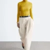Top a collo alto drappeggiato
