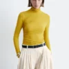 Top a collo alto drappeggiato