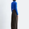 Top a collo alto drappeggiato