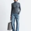 Top a collo alto drappeggiato