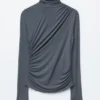 Top a collo alto drappeggiato
