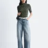 Top a maniche corte con collo alto