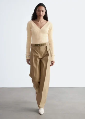Top a V in maglia a coste