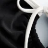 Top bikini a fascia con lacci sul davanti