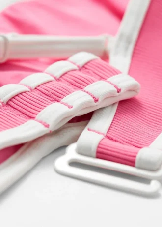 Top bikini con bordi a contrasto