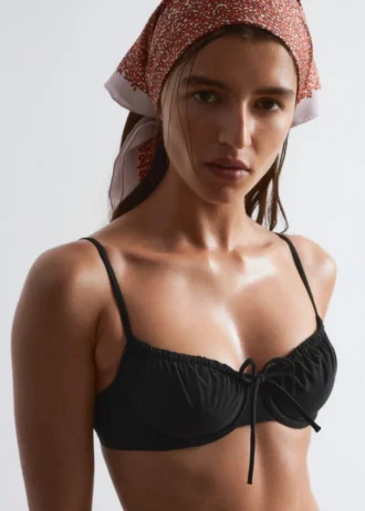 Top bikini con ferretto e fiocco