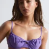 Top bikini con ferretto e fiocco