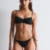 Top bikini con ferretto e fiocco