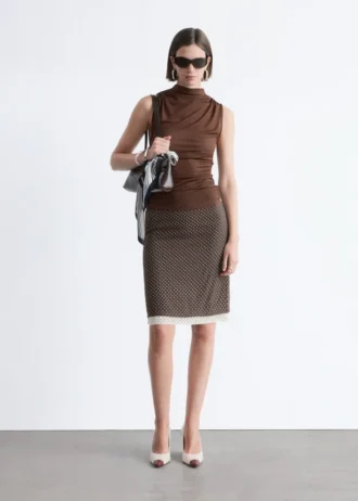 Top con collo alto arricciato