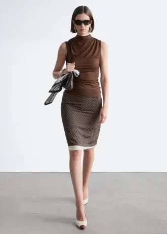 Top con collo alto arricciato