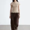 Top con scollo a barchetta smockato