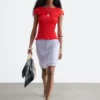 Top con scollo a barchetta smockato