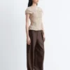 Top con scollo a barchetta smockato