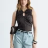 Top con scollo a goccia arricciato
