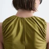 Top con scollo a goccia arricciato