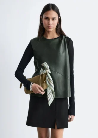 Top in pelle con spalle arricciate
