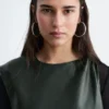 Top in pelle con spalle arricciate