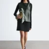 Top in pelle con spalle arricciate