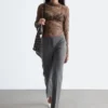 Top in pizzo a maniche lunghe