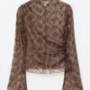 Top in pizzo a maniche lunghe
