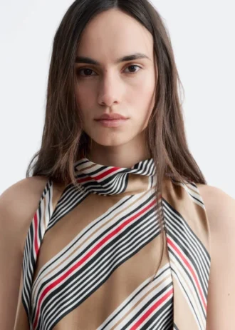 Top in seta con scollo a sciarpa